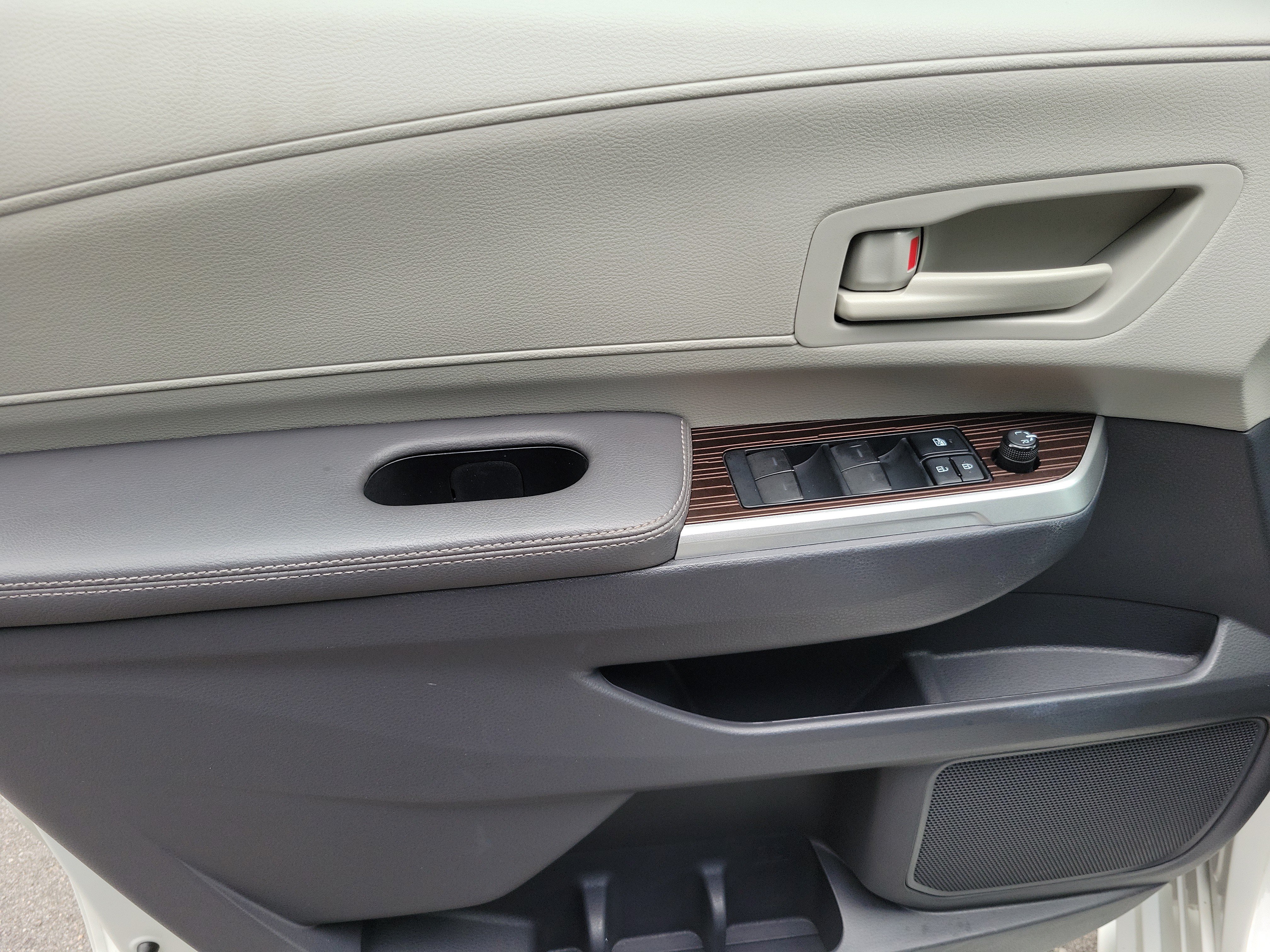 Used 2021 Toyota Sienna LE w/ LE Plus Package FWD image 17
