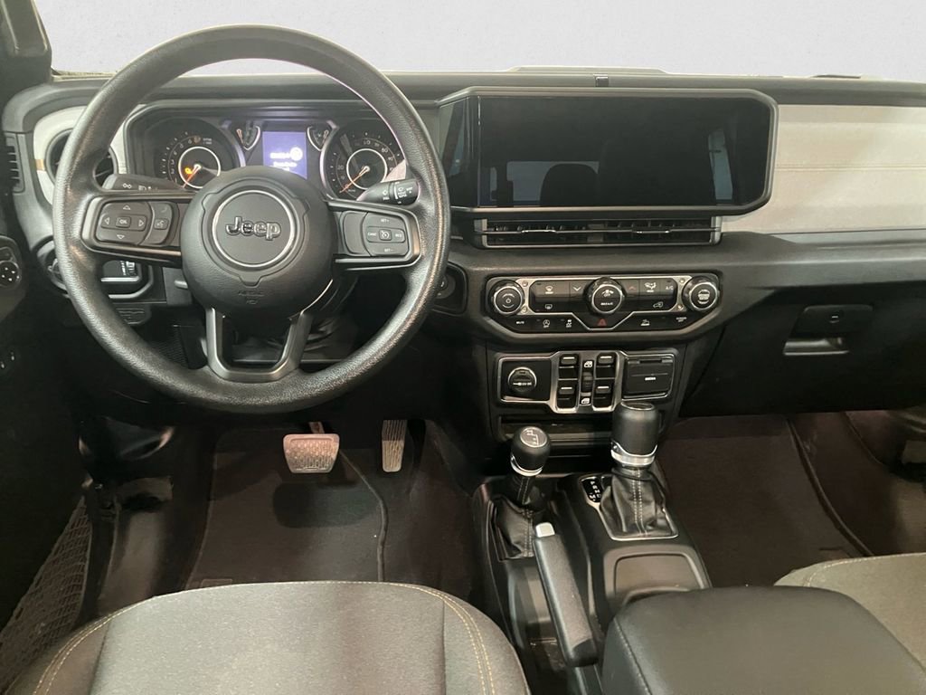 Used 2025 Jeep Gladiator Sport image 10