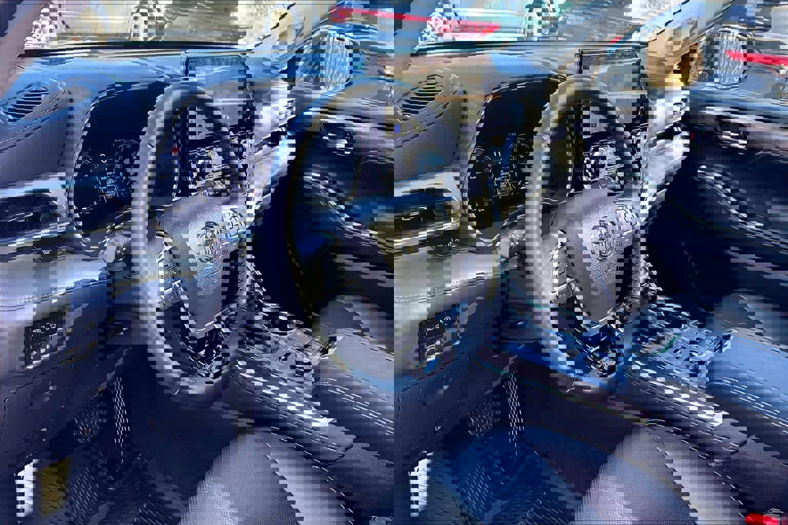 Certified 2025 Toyota Highlander Platinum image 17