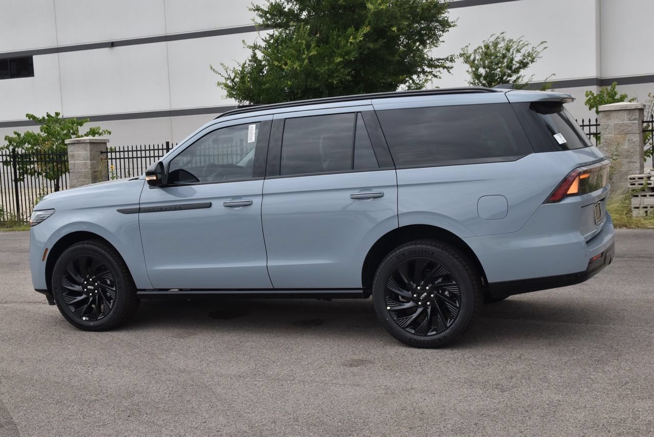 New 2026 Lincoln Navigator Reserve w/ Jet Appearance Package AWD/4WD image 10