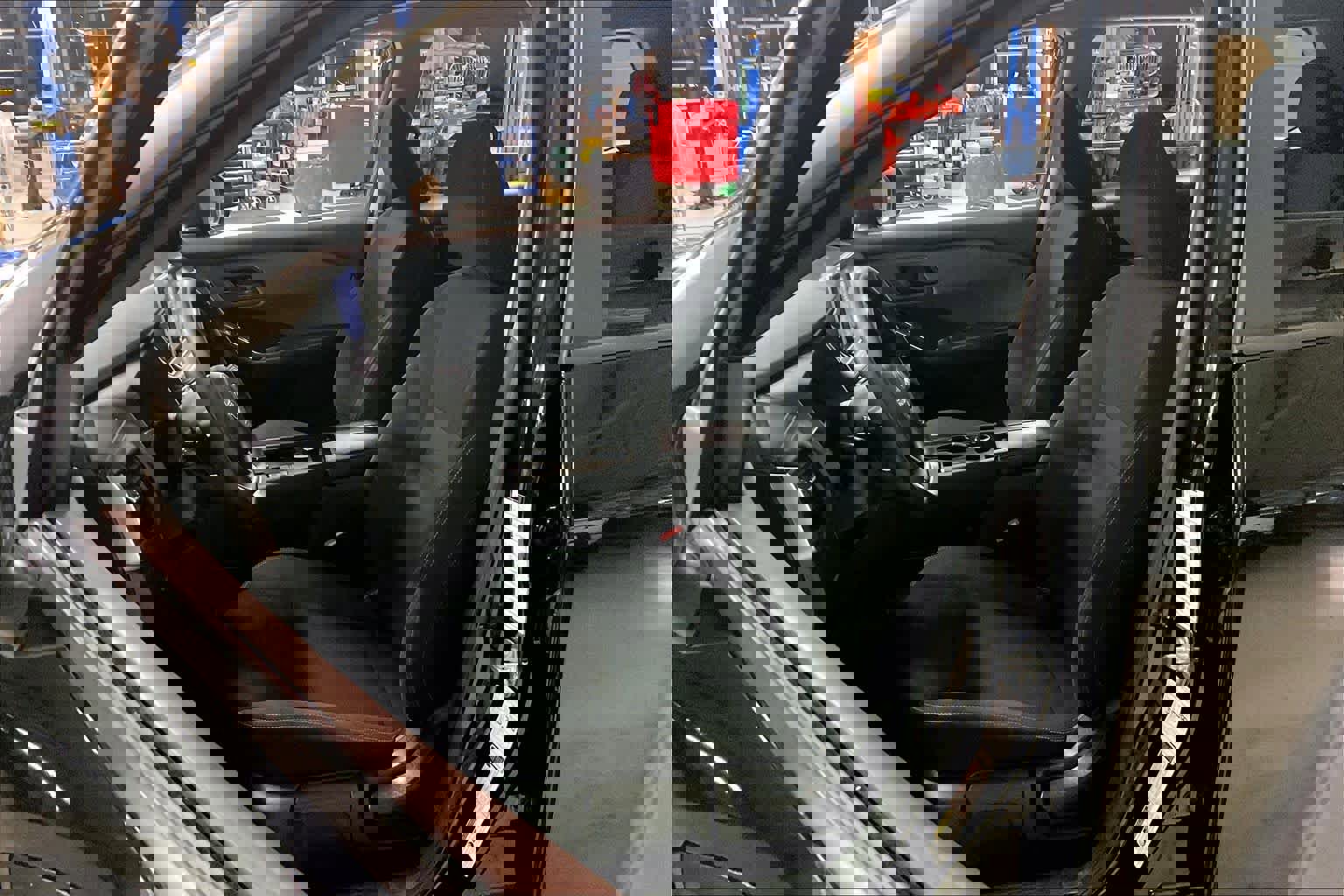 Used 2023 Nissan Rogue S image 8