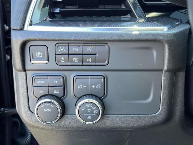 Used 2025 Chevrolet Suburban RST w/ Comfort Package image 24