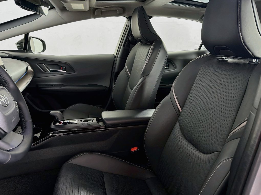 Used 2024 Toyota Prius XLE FWD image 34