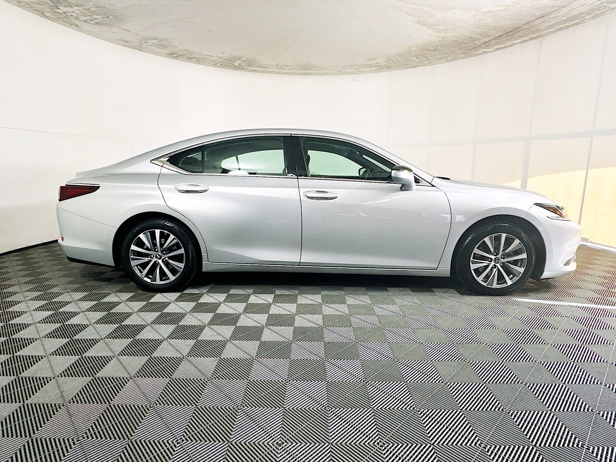 Used 2021 Lexus ES 350 w/ Accessory Package FWD image 2