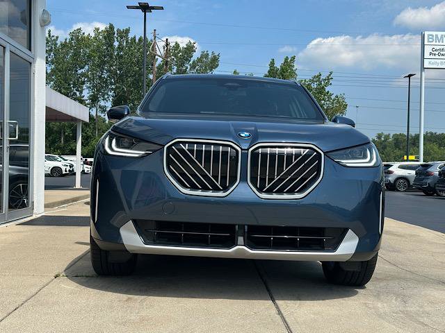 Used 2025 BMW X3 xDrive30i w/ Premium Package AWD/4WD image 2