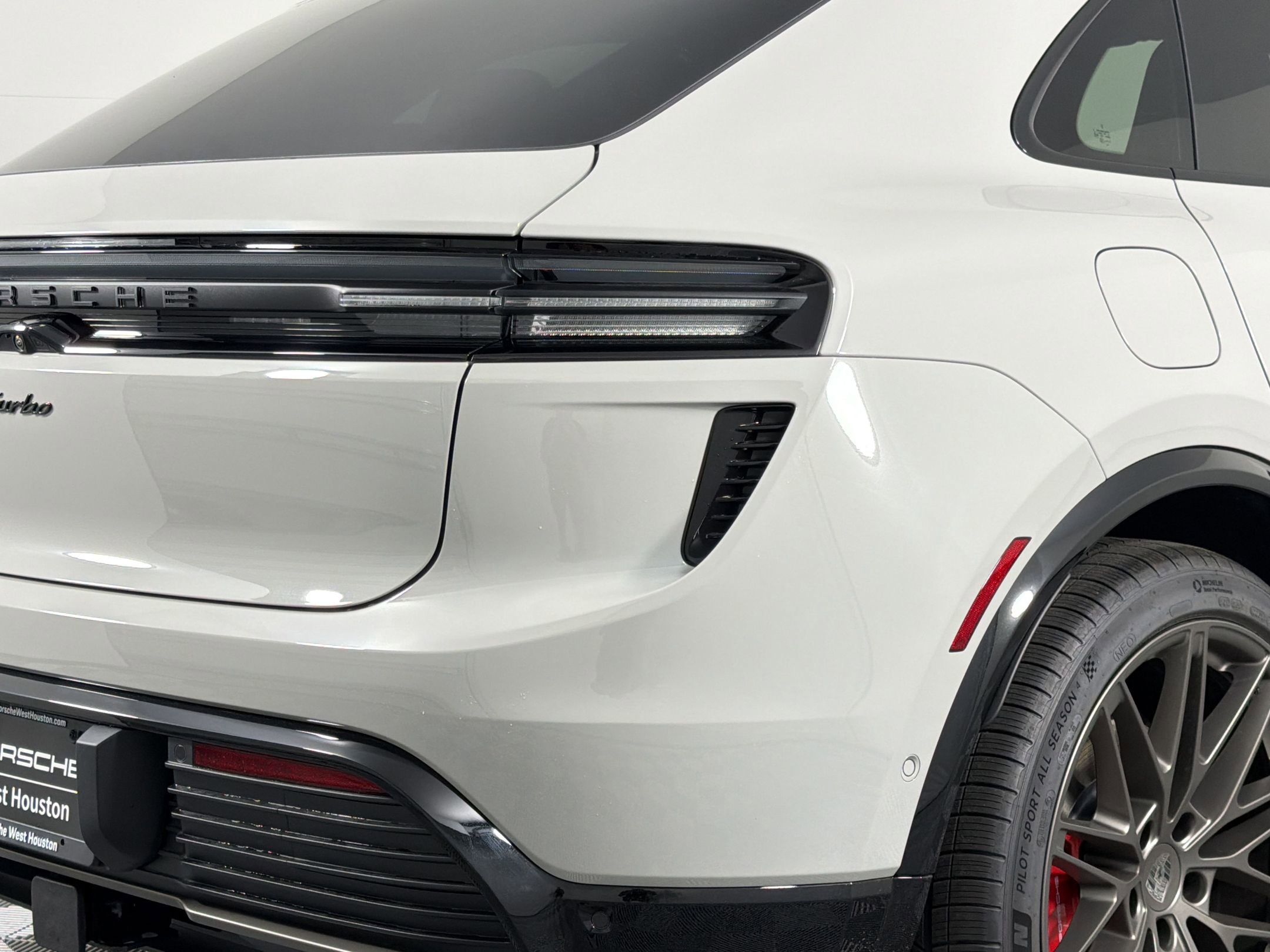 New 2026 Porsche Macan Turbo Electric AWD/4WD image 10