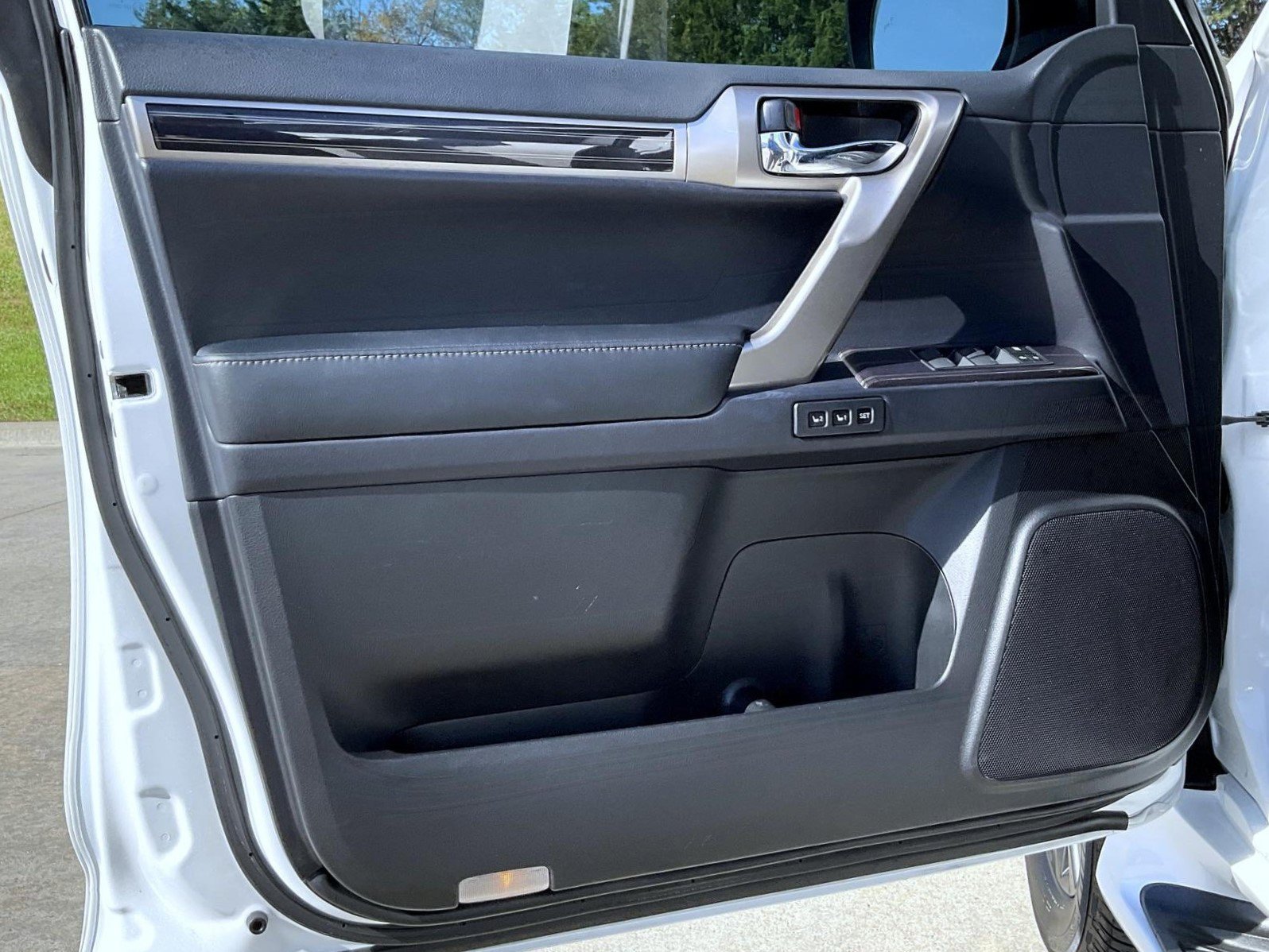 Used 2021 Lexus GX 460 Premium w/ Premium Package AWD/4WD image 9