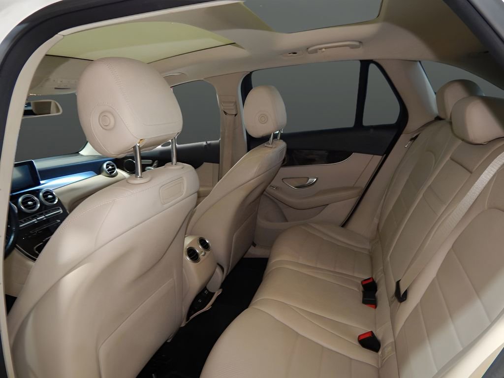 Used 2019 Mercedes-Benz GLC 300 4MATIC w/ Premium Package image 18
