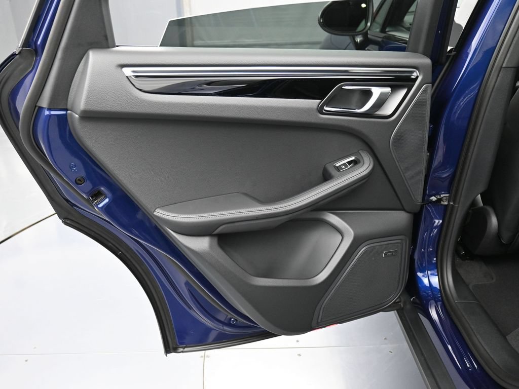 Certified 2026 Porsche Macan AWD/4WD image 23