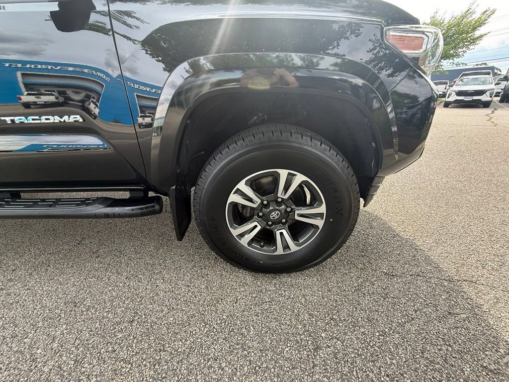 Used 2017 Toyota Tacoma TRD Sport w/ Tow Package (A/T) AWD/4WD image 28