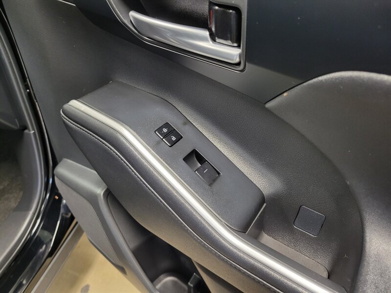 Used 2024 Toyota Highlander XLE AWD/4WD image 46
