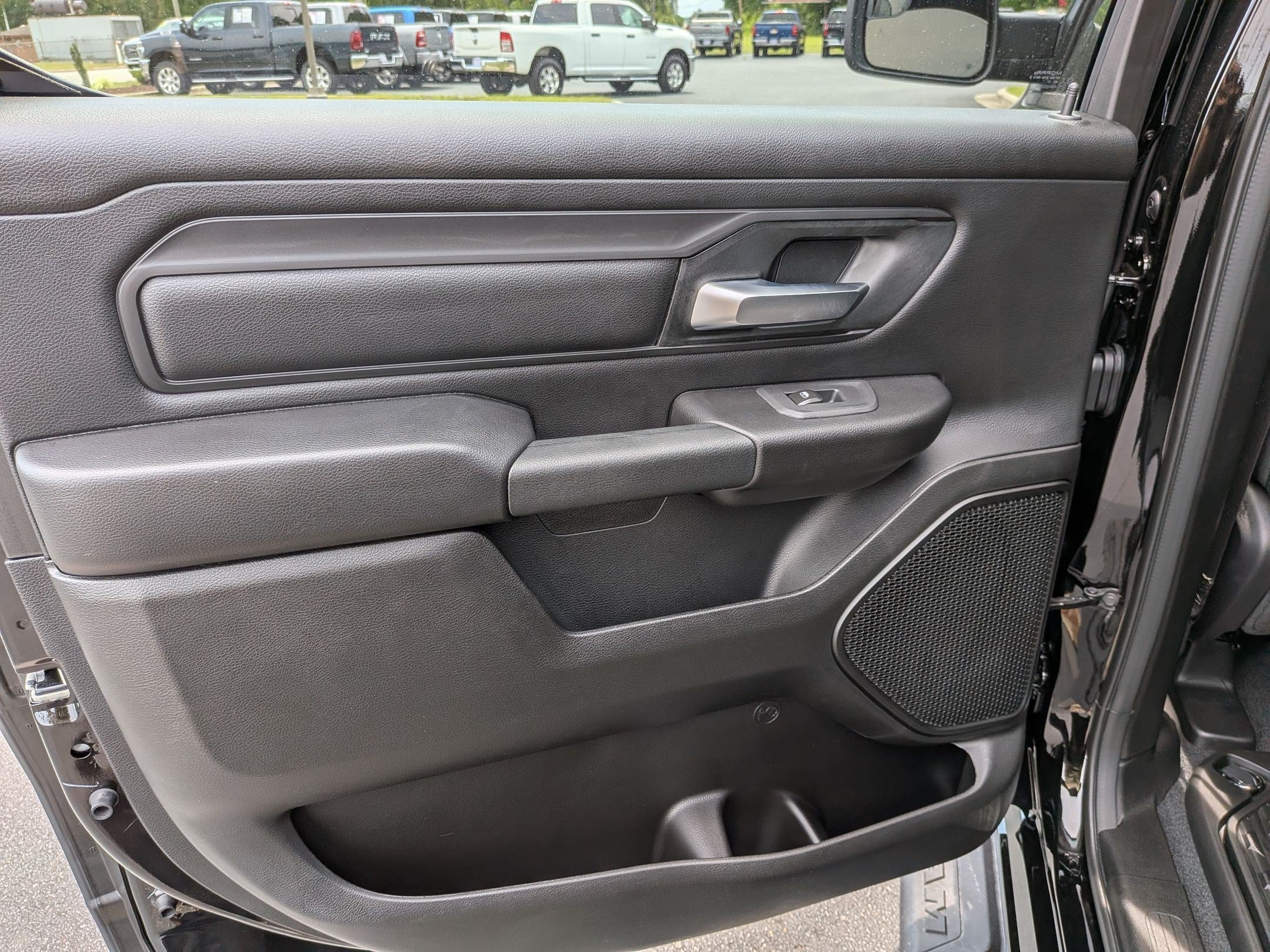 New 2026 RAM 1500 Express AWD/4WD image 17