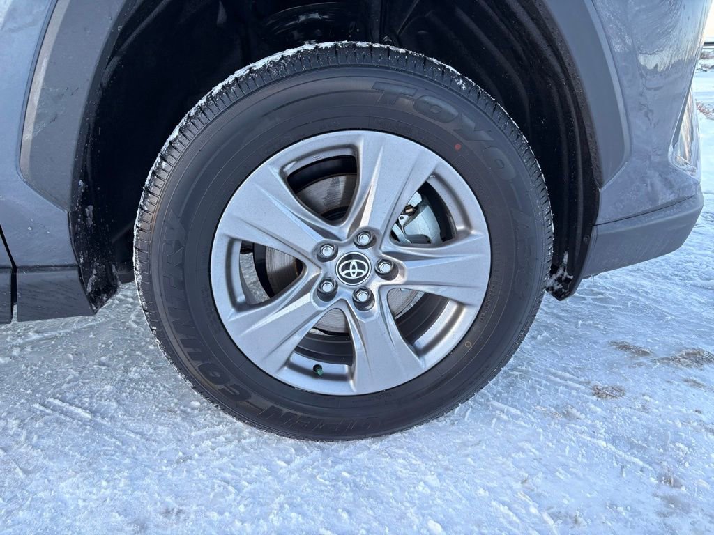 Used 2025 Toyota RAV4 XLE image 33