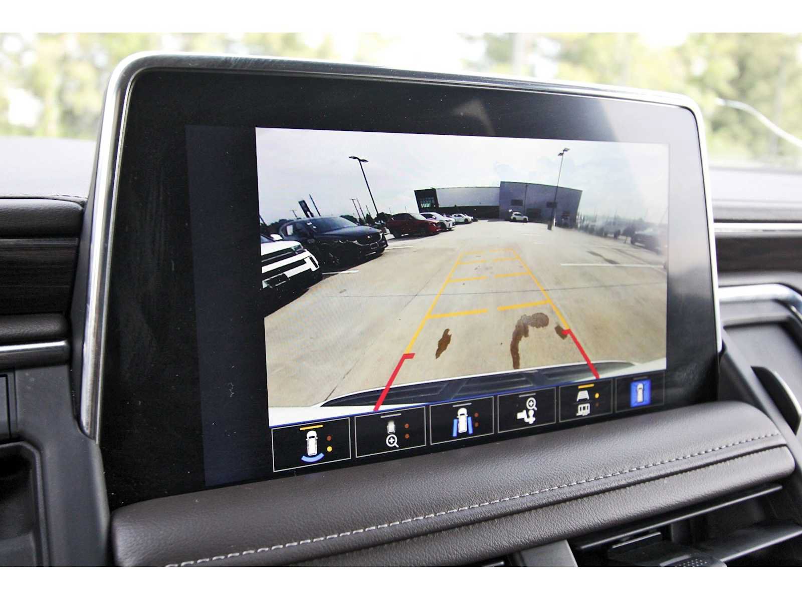 Used 2023 Chevrolet Tahoe Z71 w/ Luxury Package AWD/4WD image 23