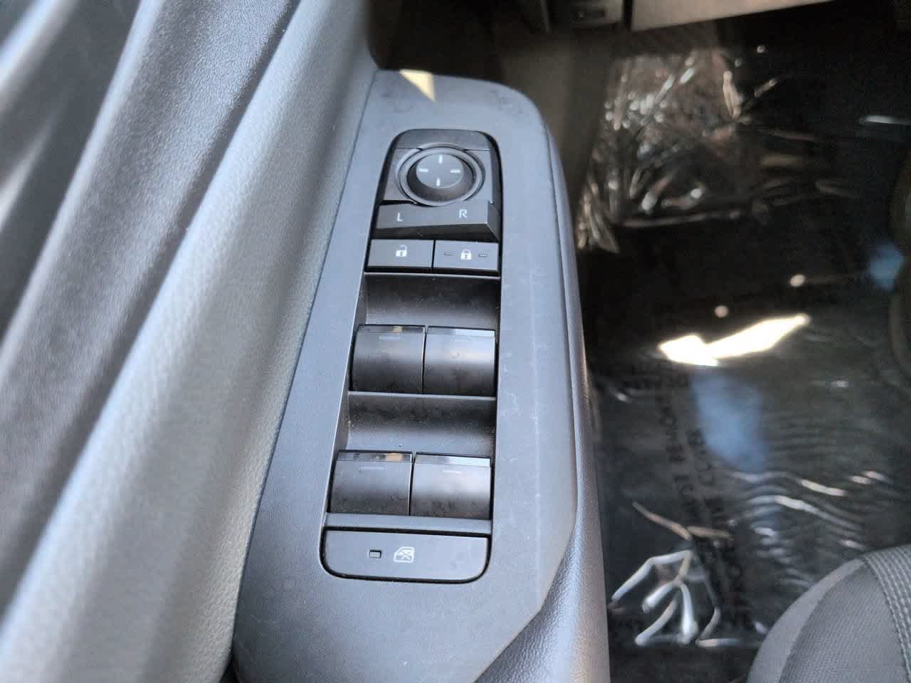 Certified 2025 Toyota Prius LE FWD image 21