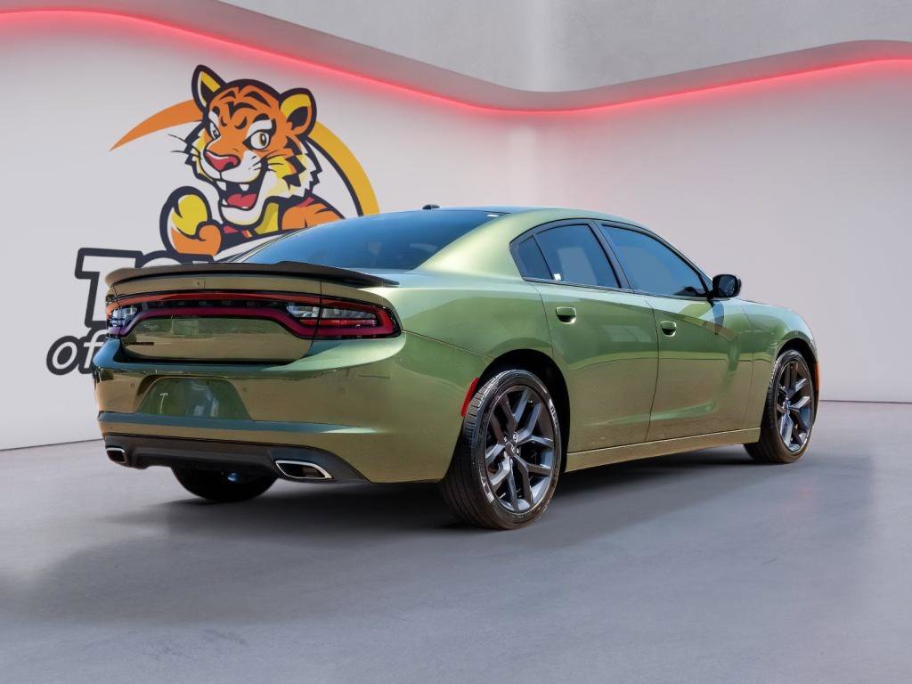 Used 2022 Dodge Charger SXT w/ Blacktop Package RWD image 5
