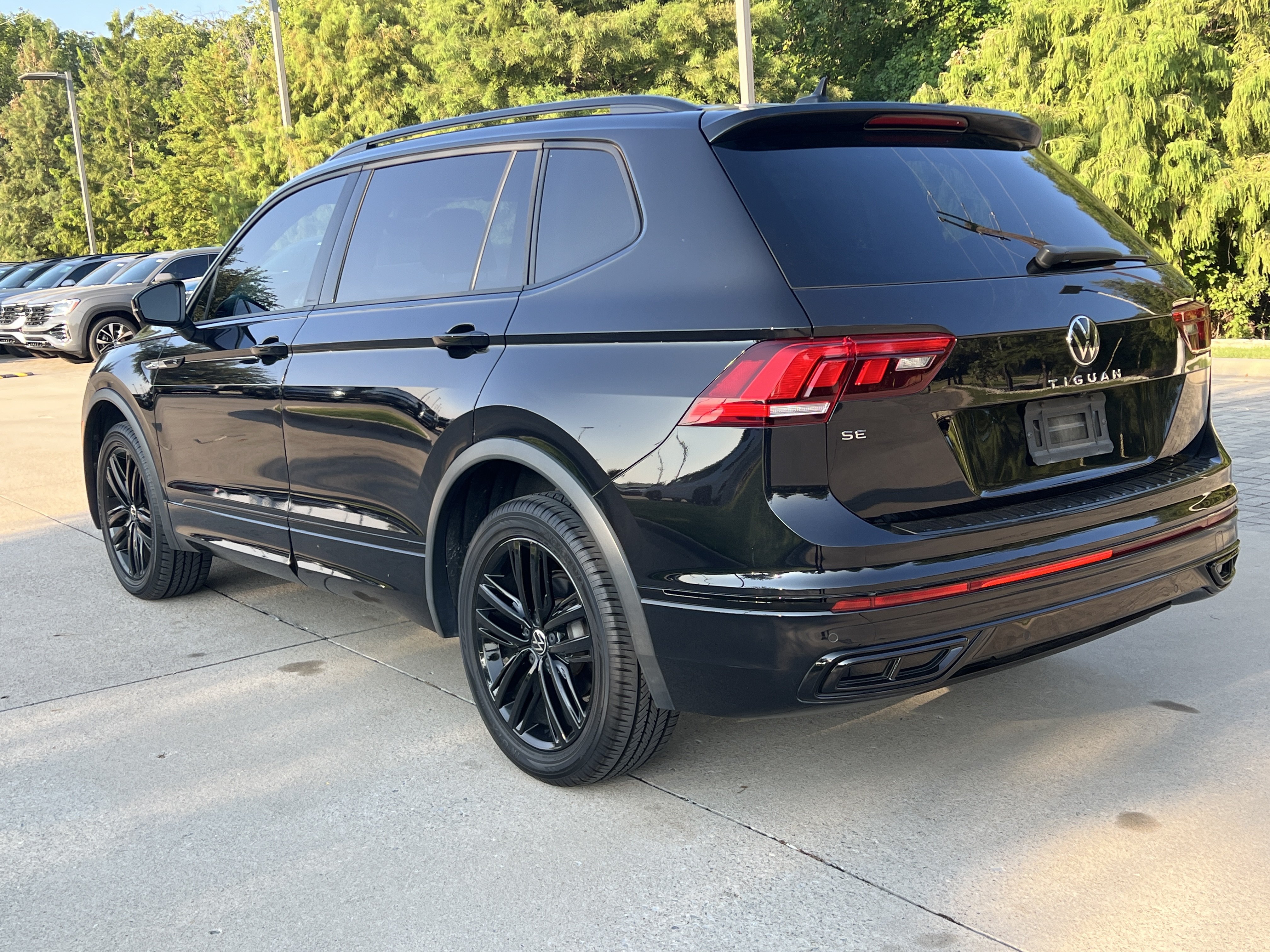Certified 2022 Volkswagen Tiguan SE R-Line FWD image 7