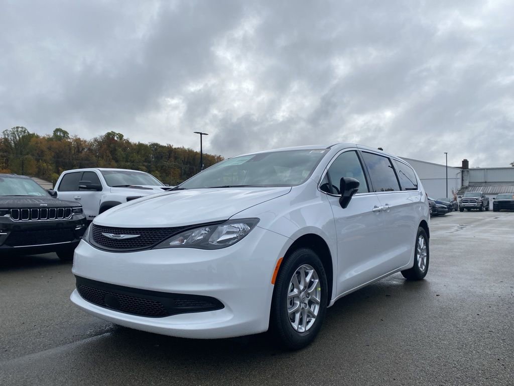 New 2026 Chrysler Voyager LX image 5