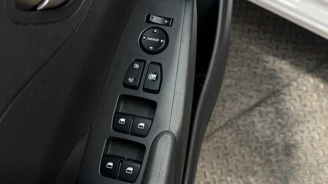 Used 2021 Hyundai Accent SE FWD image 18