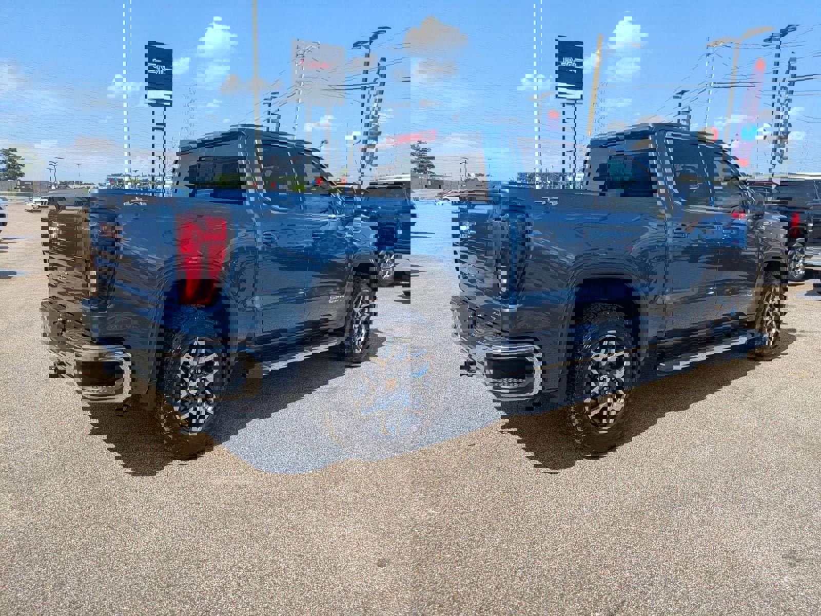 New 2024 GMC Sierra 1500 SLE w/ Preferred Package image 6