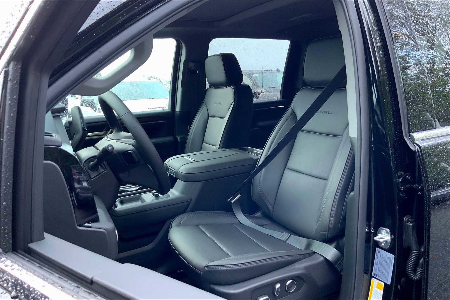 New 2026 GMC Sierra 2500 Denali w/ Denali Reserve Package AWD/4WD image 9