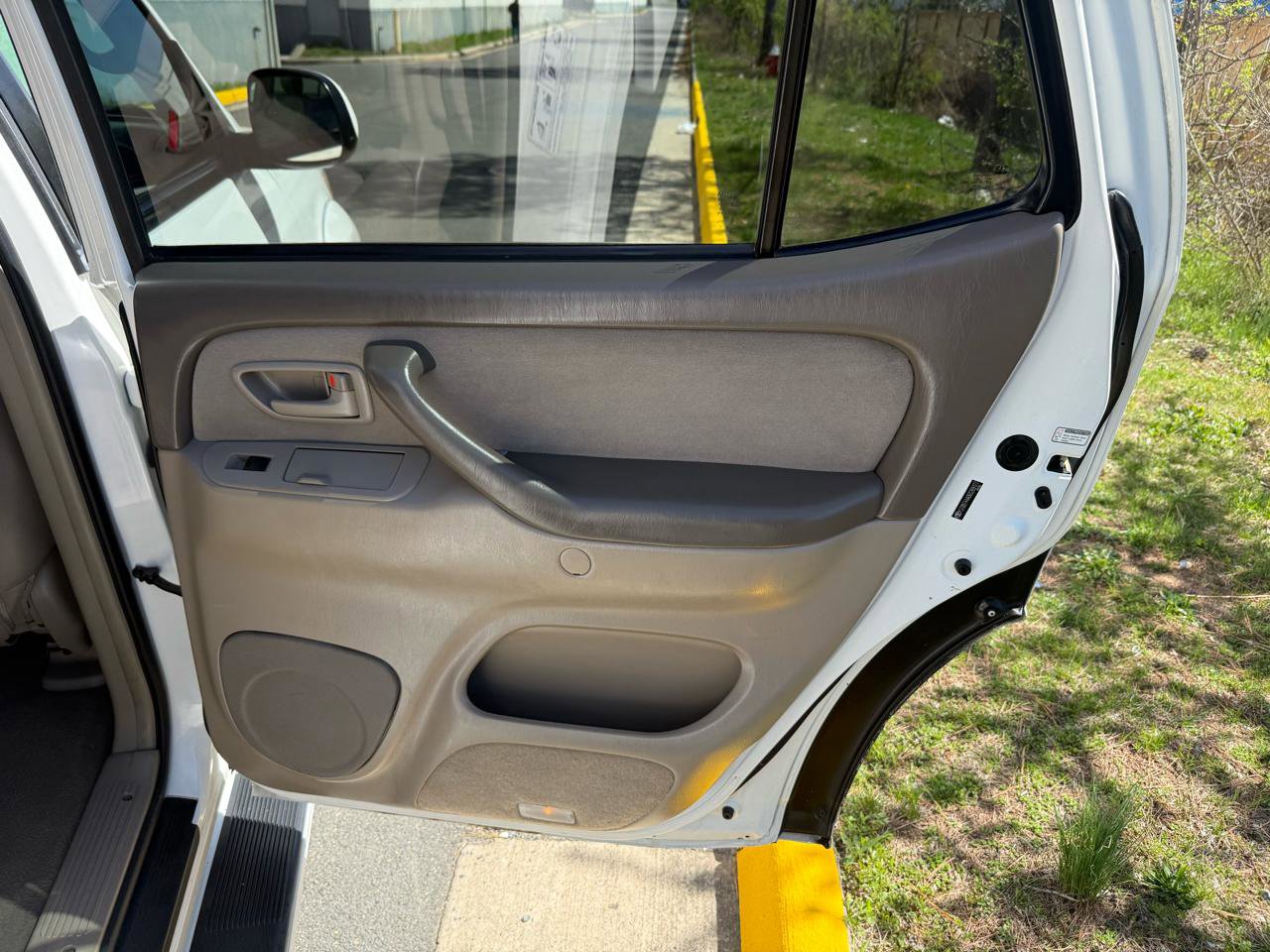 Used 2006 Toyota Sequoia SR5 image 27