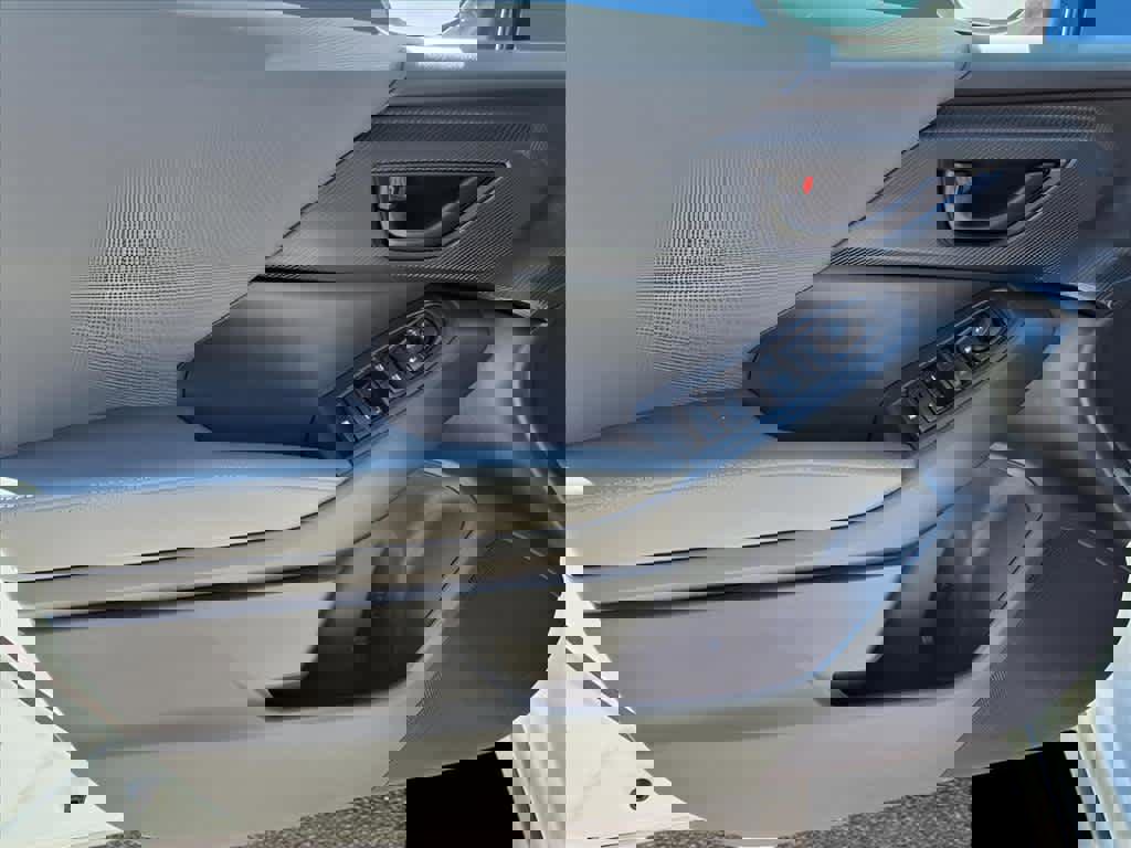 Used 2024 Subaru Crosstrek 2.0i Premium image 12