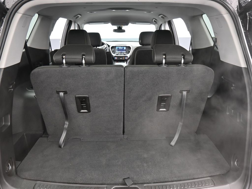 Used 2023 GMC Acadia SLE w/ Driver Convenience Package image 17