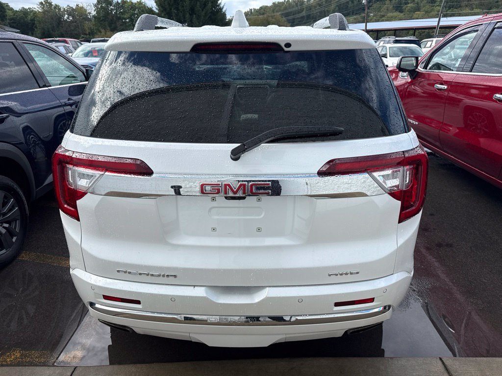 Used 2023 GMC Acadia Denali w/ Denali Technology Package AWD/4WD image 3