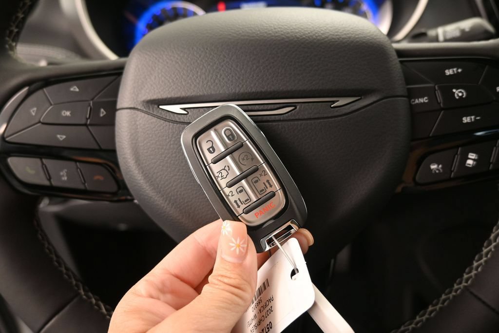 New 2027 Chrysler Pacifica Limited FWD image 32