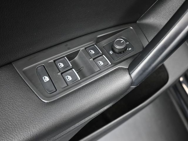 Used 2021 Volkswagen Tiguan SE w/ Panoramic Sunroof Package FWD image 13
