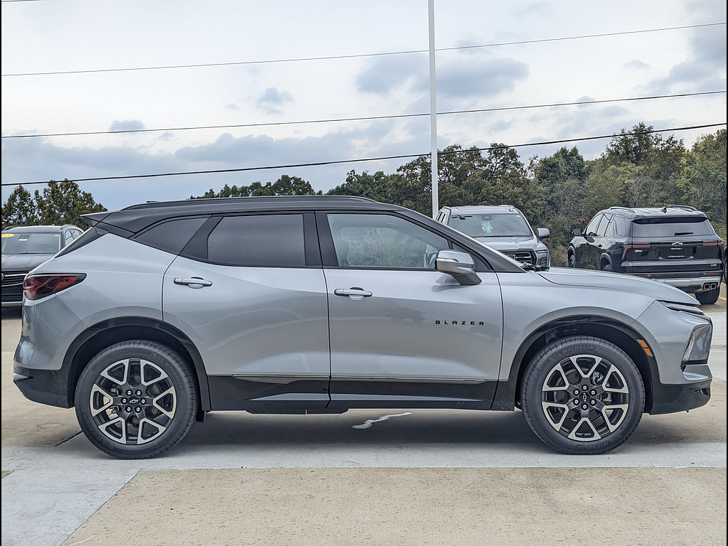 New 2026 Chevrolet Blazer RS w/ LPO, Floor Liner Package AWD/4WD image 6