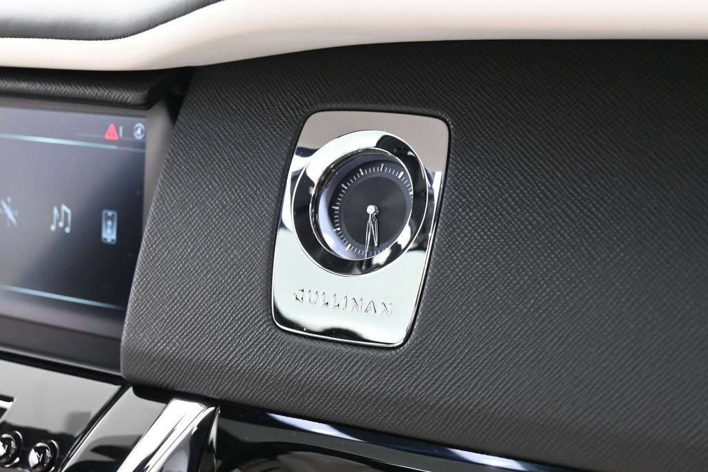 Certified 2022 Rolls-Royce Cullinan w/ Dark Exterior Package AWD/4WD image 34