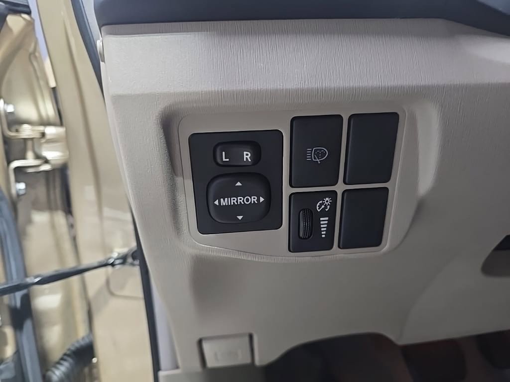 Used 2011 Toyota Prius Five w/ Navigation Pkg FWD image 11