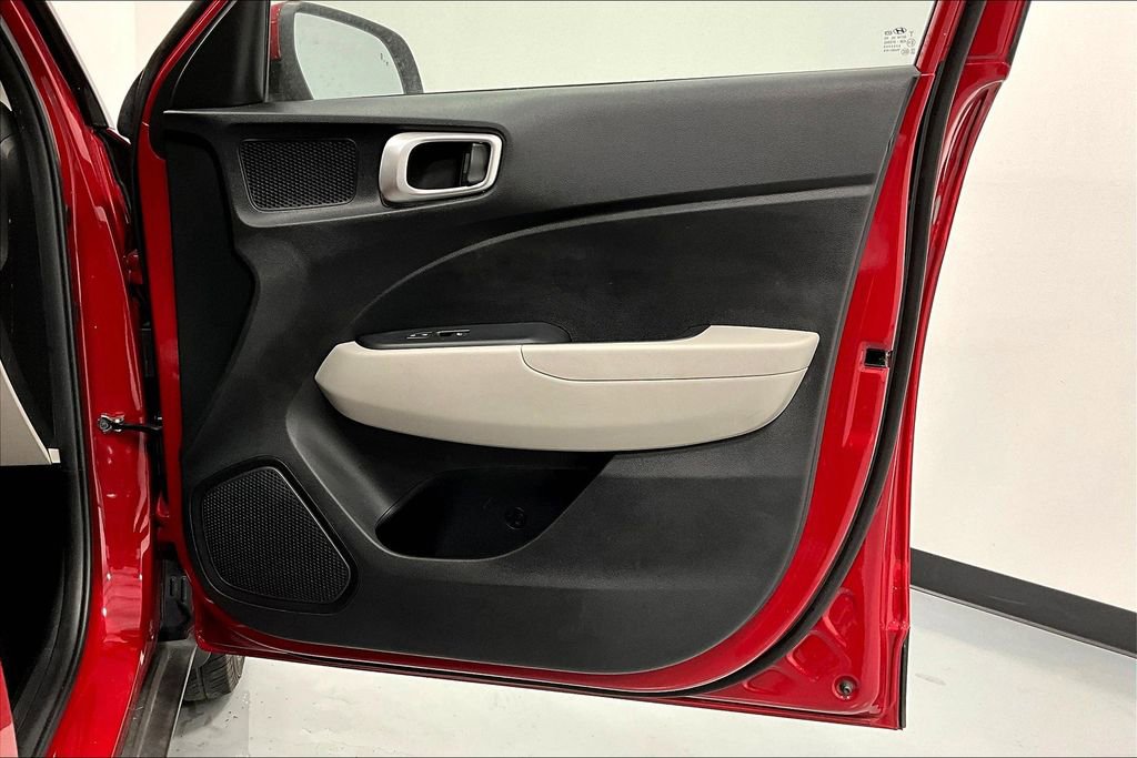 Used 2022 Hyundai Venue SEL w/ Cargo Package image 22