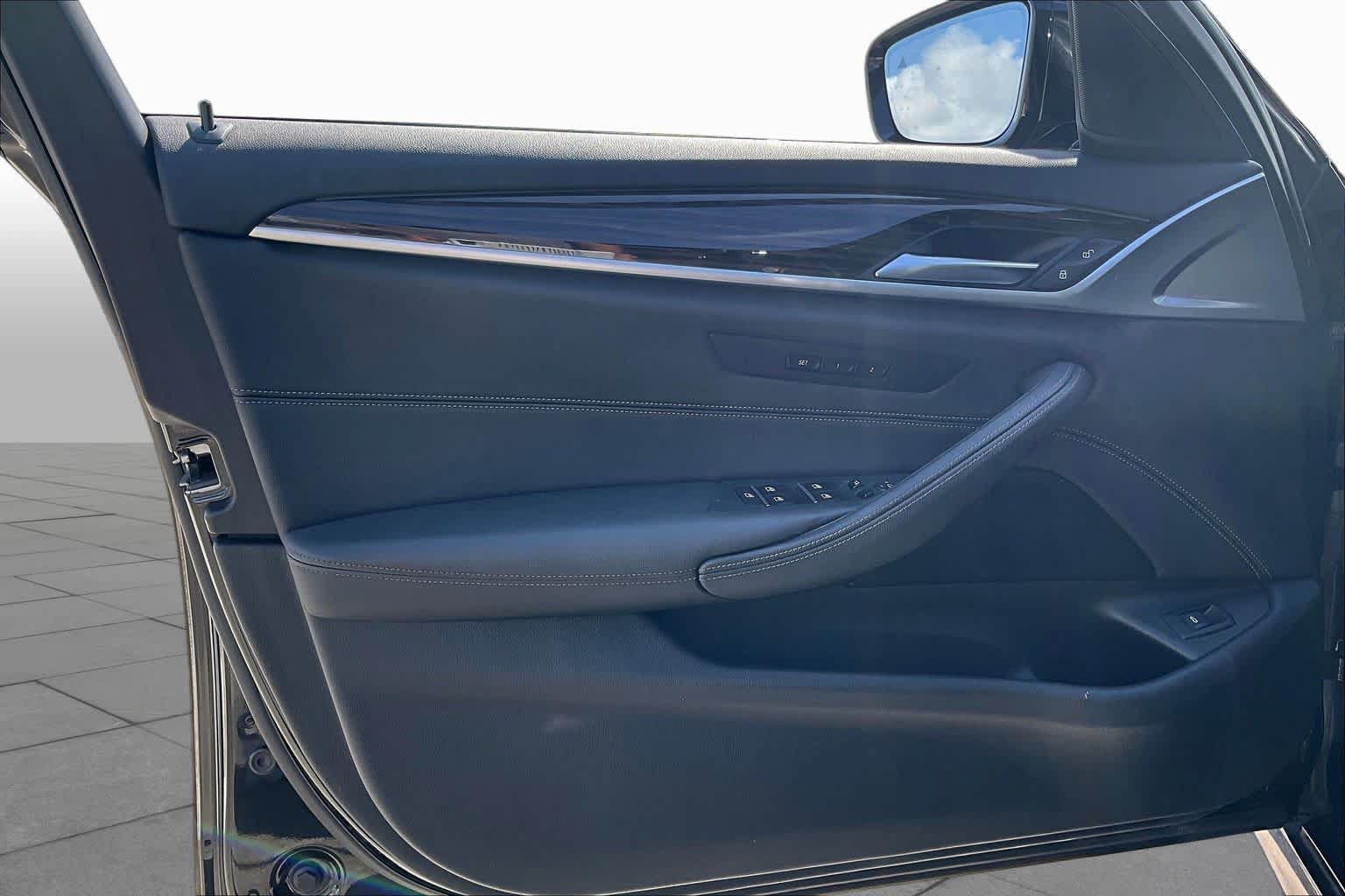 Used 2022 BMW 530i w/ M Sport Package RWD image 19