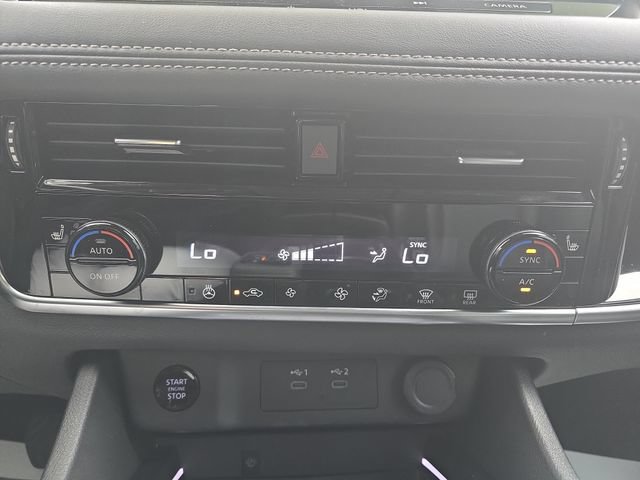Used 2025 Nissan Rogue SL FWD image 29