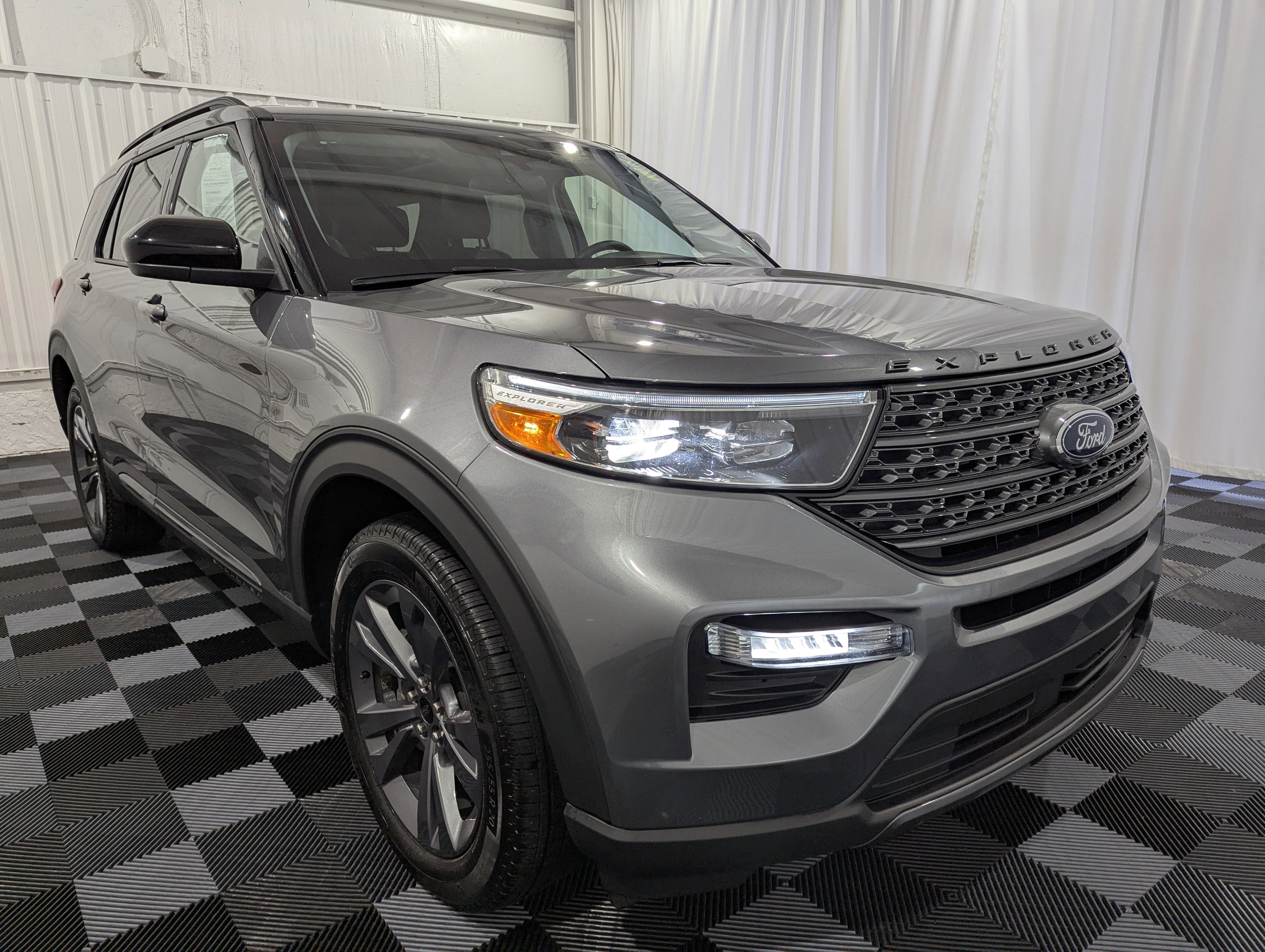 Used 2024 Ford Explorer XLT w/ Equipment Group 202A AWD/4WD image 5