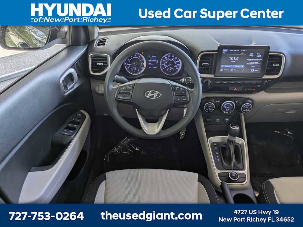 Used 2020 Hyundai Venue SEL image 16