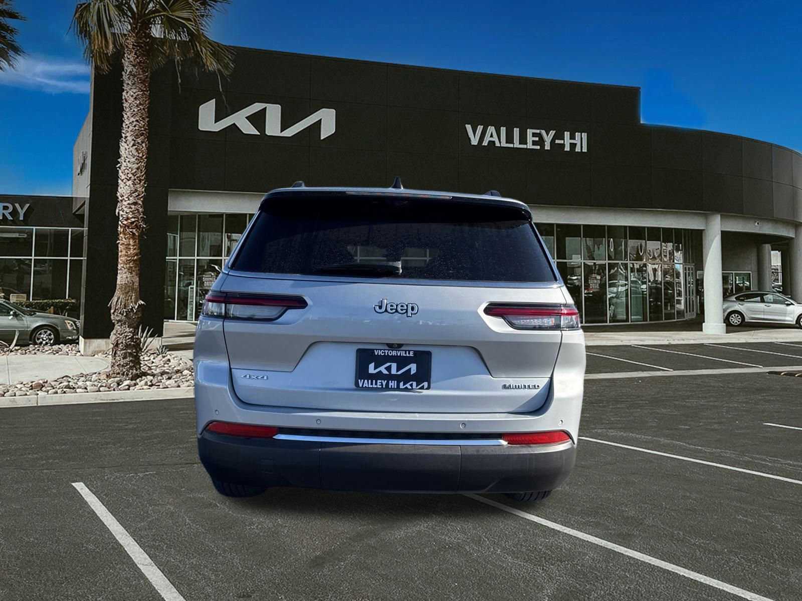 Used 2024 Jeep Grand Cherokee L Limited w/ Luxury Tech Group II image 6