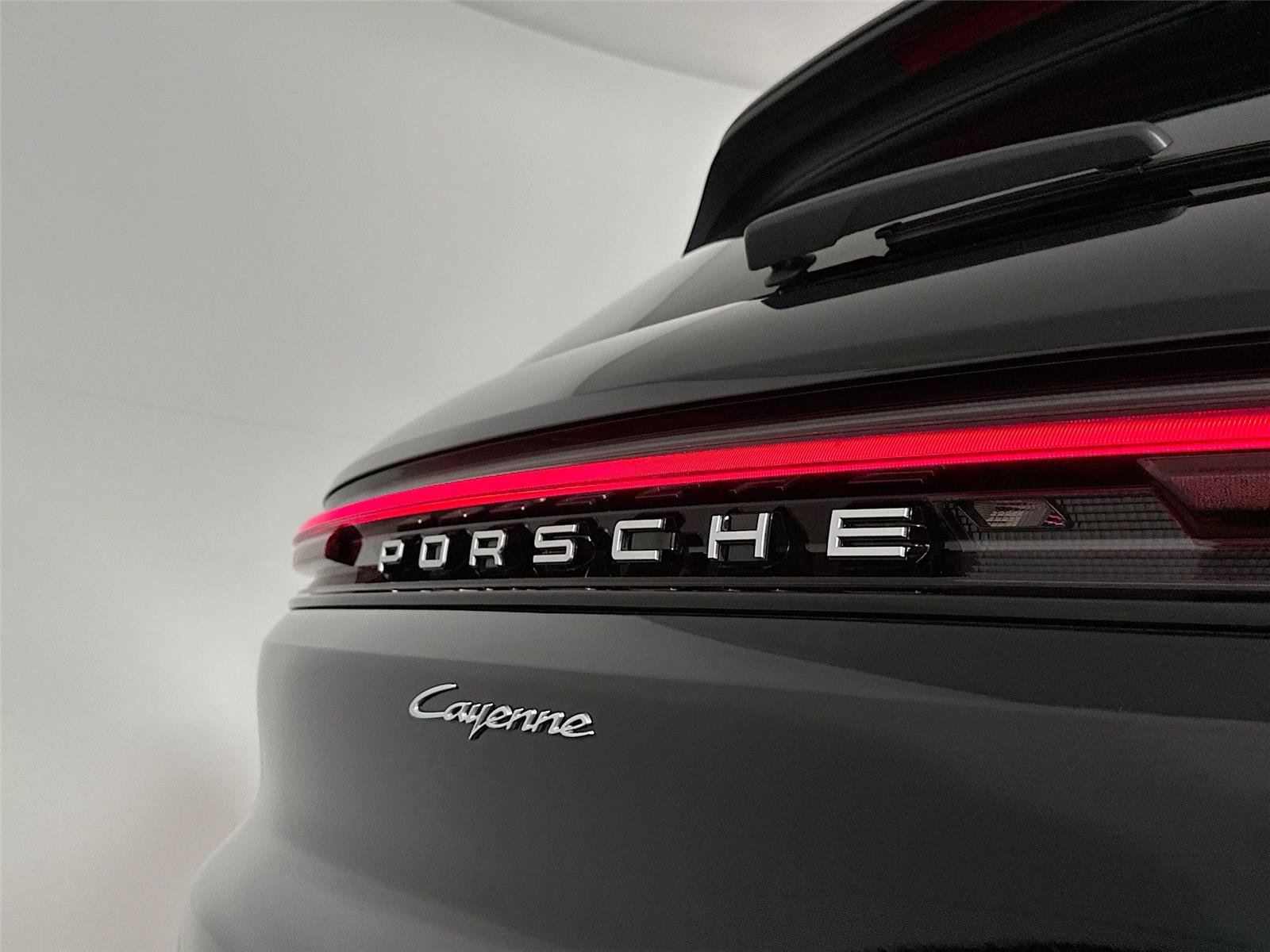 Certified 2025 Porsche Cayenne AWD/4WD image 17