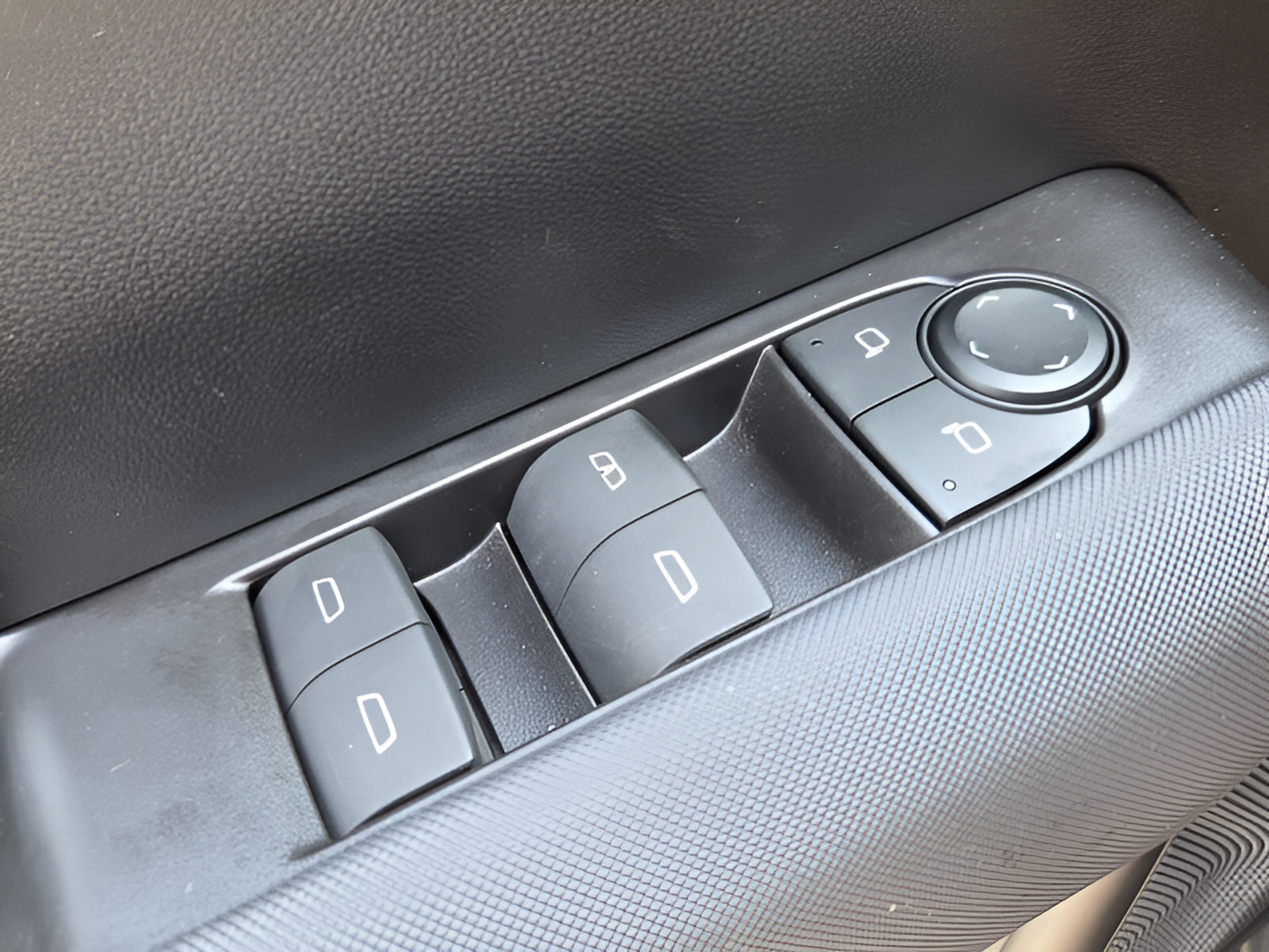 Used 2024 Chevrolet Colorado Z71 AWD/4WD image 29