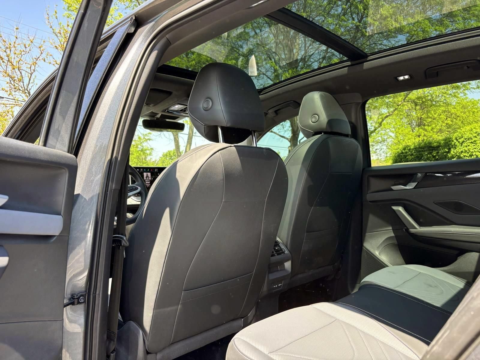 Used 2025 Volkswagen Tiguan SE R-Line AWD/4WD image 27
