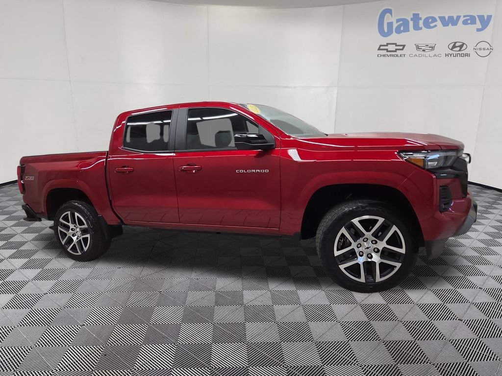 Used 2023 Chevrolet Colorado Z71 w/ Z71 Convenience Package 2