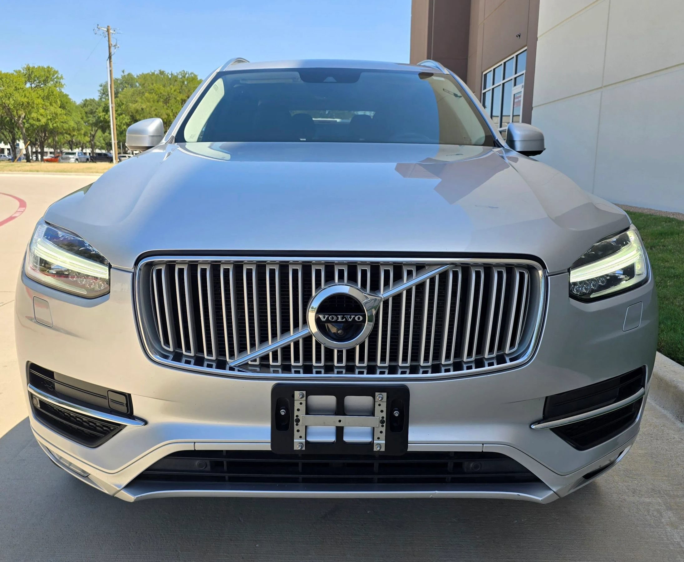 Used 2016 Volvo XC90 T6 Inscription w/ Vision Package AWD/4WD image 2