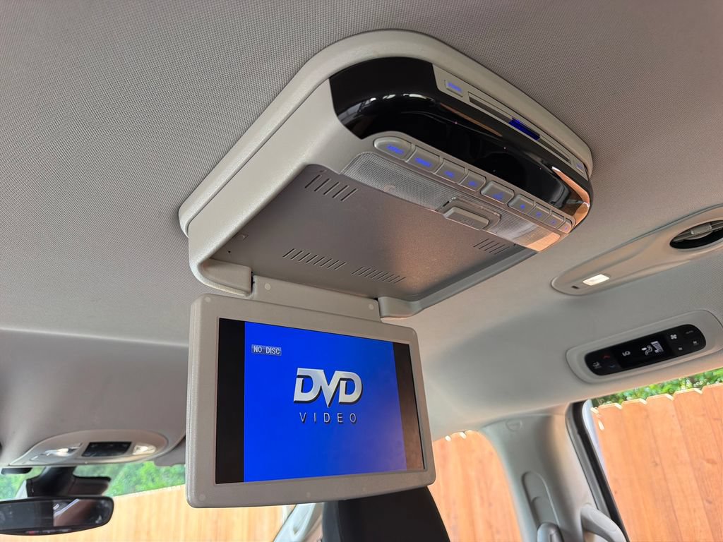 Used 2019 Chrysler Pacifica Touring Plus w/ Advanced Safetytec Group FWD image 13