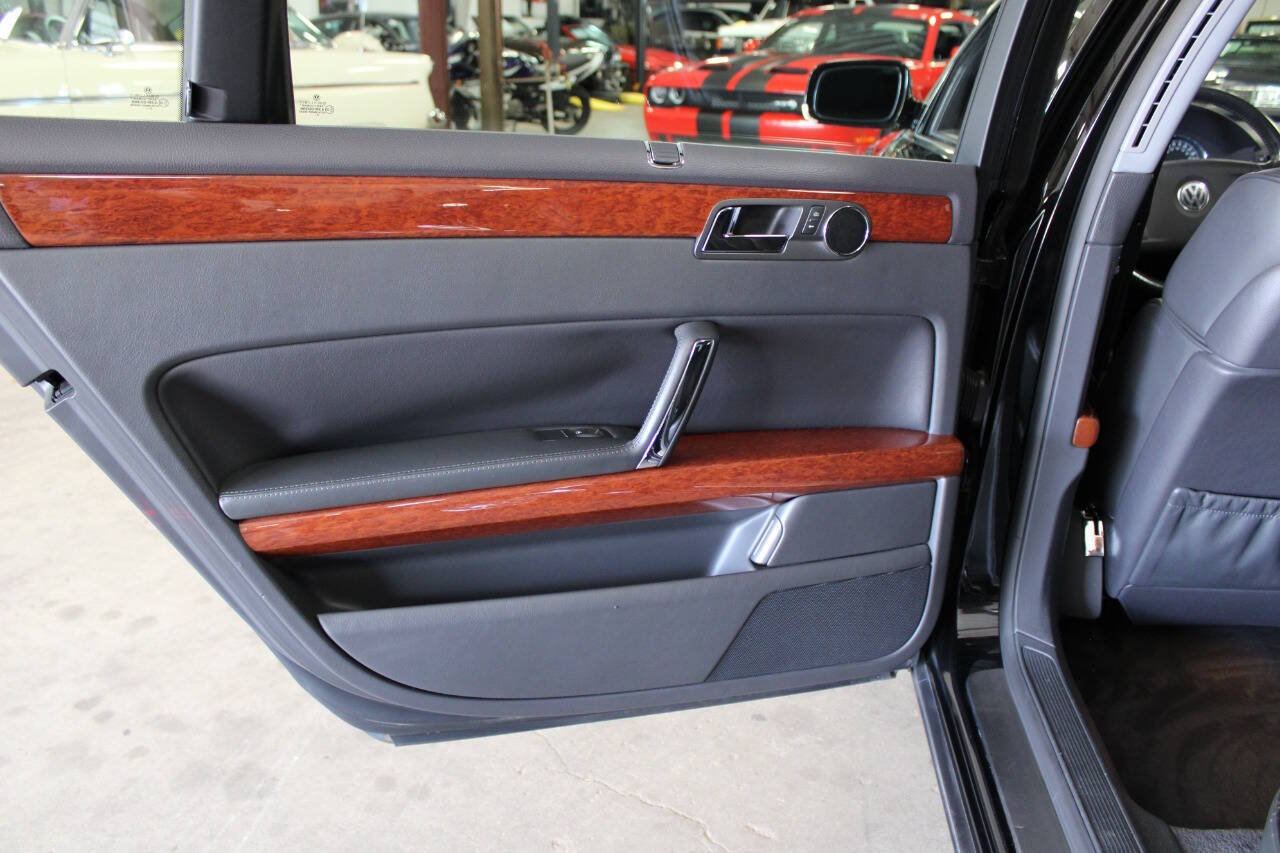 Used 2004 Volkswagen Phaeton V8 AWD/4WD image 32