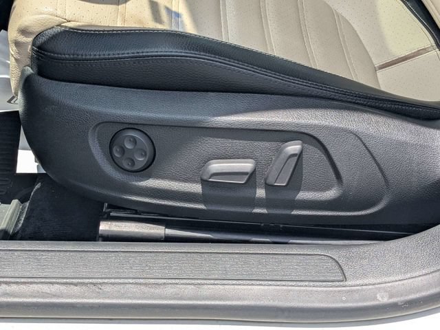 Used 2012 Volkswagen CC Lux FWD image 17