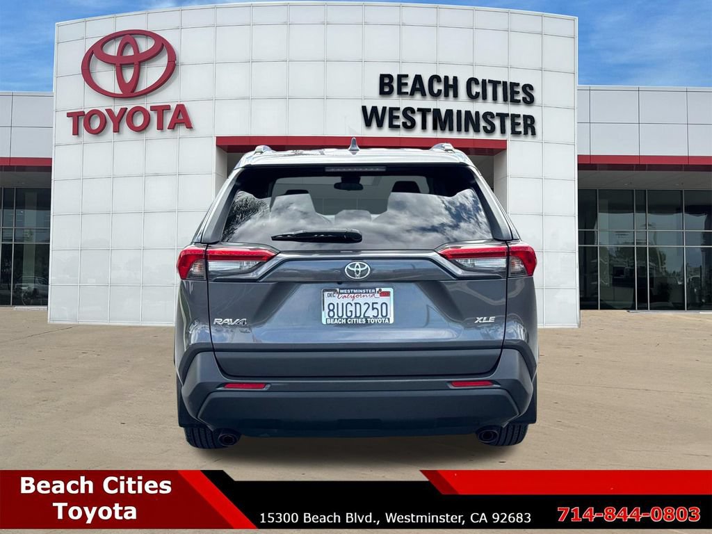 Used 2021 Toyota RAV4 XLE w/ Convenience Package FWD image 10