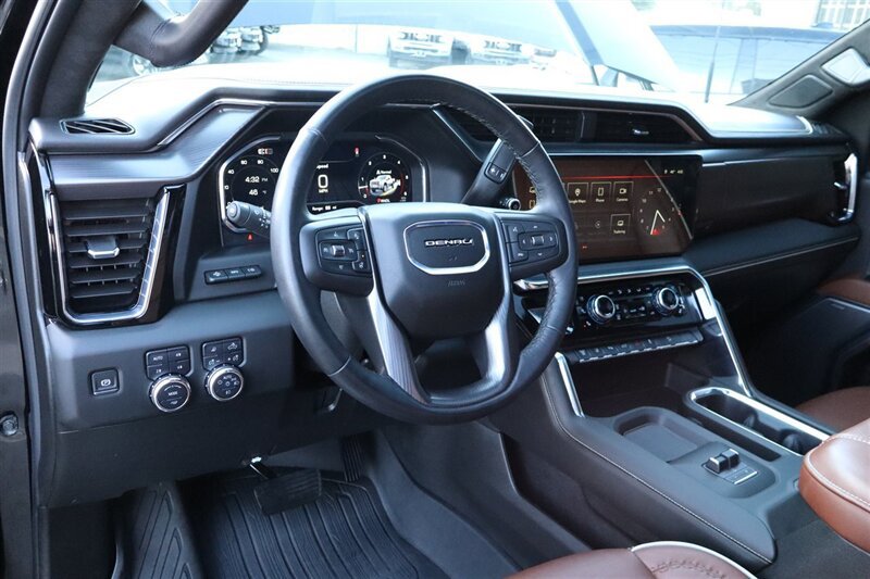 Used 2025 GMC Sierra 3500 Denali Ultimate AWD/4WD image 17